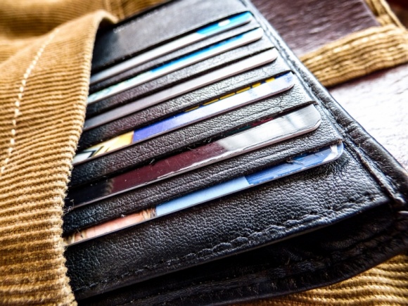 Wysokość zobowiązań Polaków w 2016 roku LIFESTYLE, Finanse - Według raportu „Sytuacja materialna Polaków” , zrealizowanego na zlecenie Lindorff SA, najpopularniejszą formą zadłużenia Polaków w 2016 roku były zakupy na raty. Jakie kwoty spłacali ankietowani oraz jakiej wysokości inne zobowiązania posiadali w ubiegłym roku?