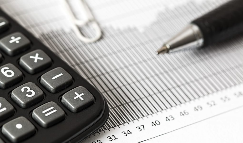 podatki-scaled Już 30 kwietnia mija termin rozliczenia się z fiskusem za 2020 rok. Czy rząd powinien wydłużyć termin składania zeznań podatkowych?