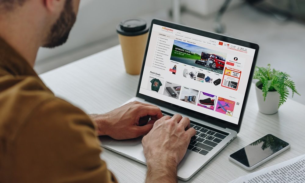 Klient_e-commerce Polak kupujący online. Czym wyróżniamy się jako klienci?